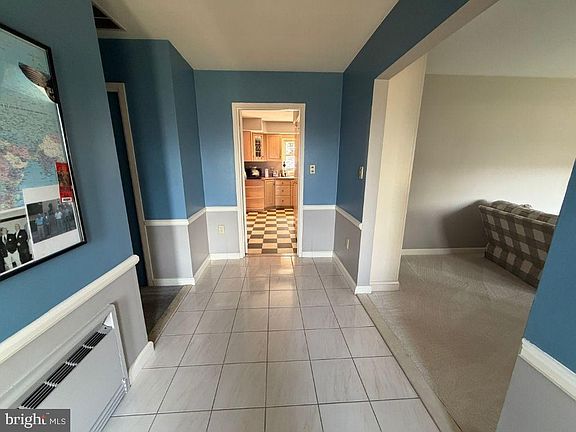 3rd image of 1527 Oak Rd