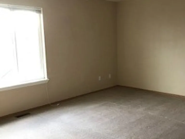 484 W Shore Dr — Photo 10