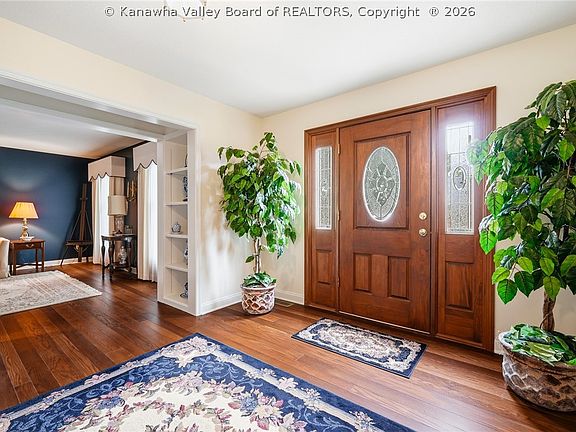 5th image of 404 Woodbridge Dr
