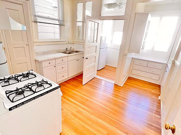 4th image of 3890 24th St