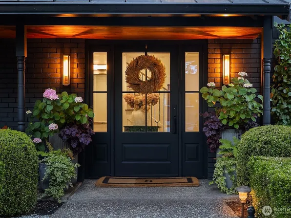7306 Island Crest Way, Mercer Island, WA 98040