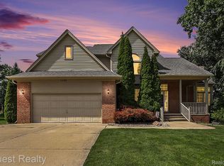1140 American Elm St, Lake Orion, MI