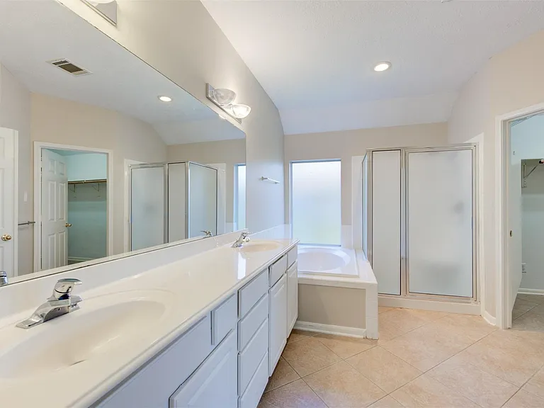 9026 Robinhoods Well Dr — Photo 32