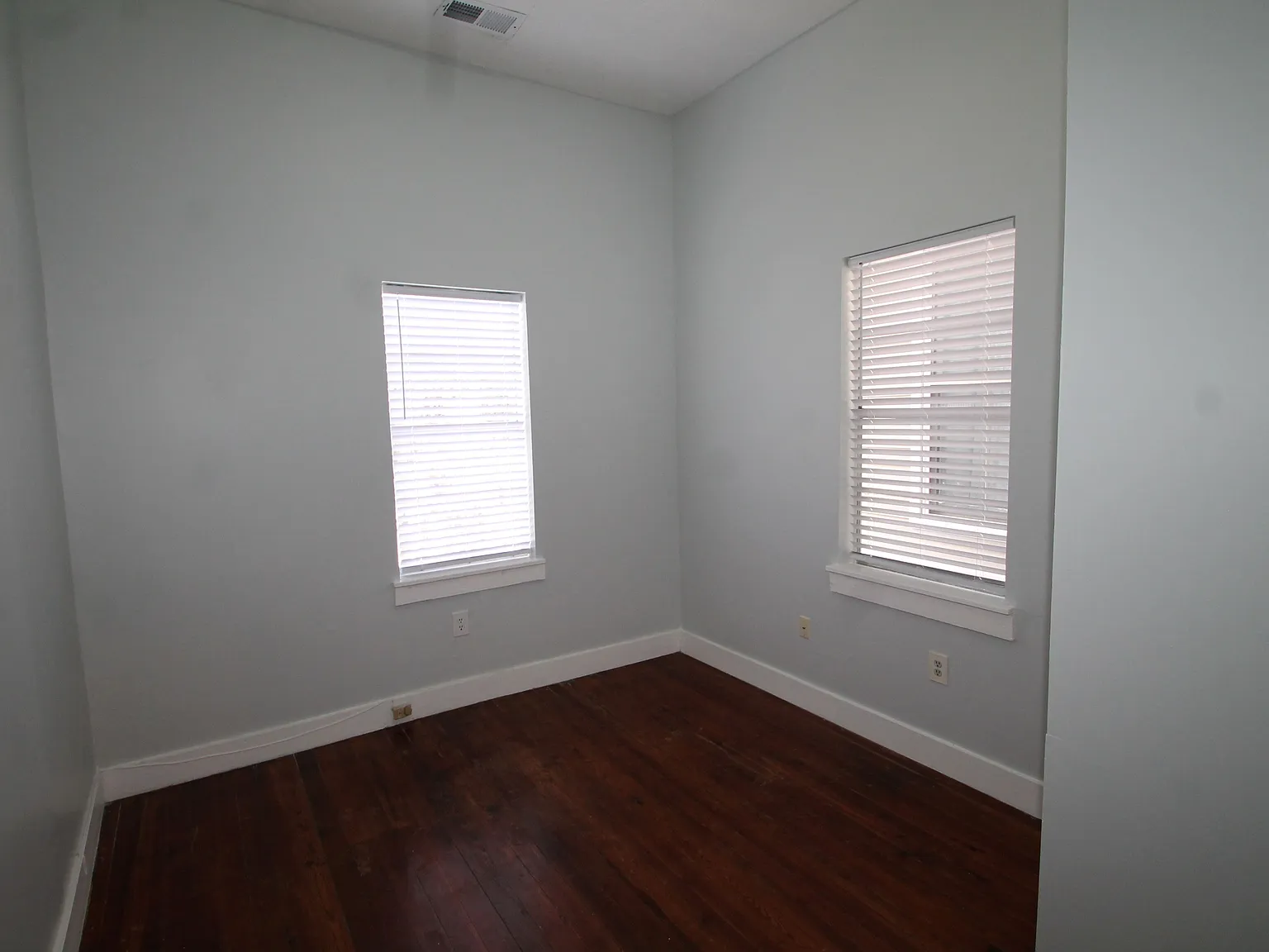 3 bed, 1200 sqft, $1,900 — Photo 4