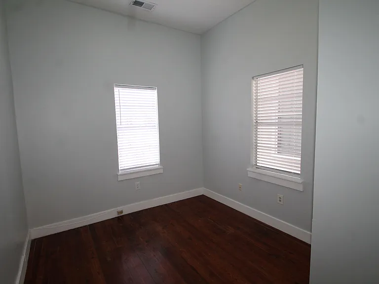 214 E 40th St #B — Photo 4