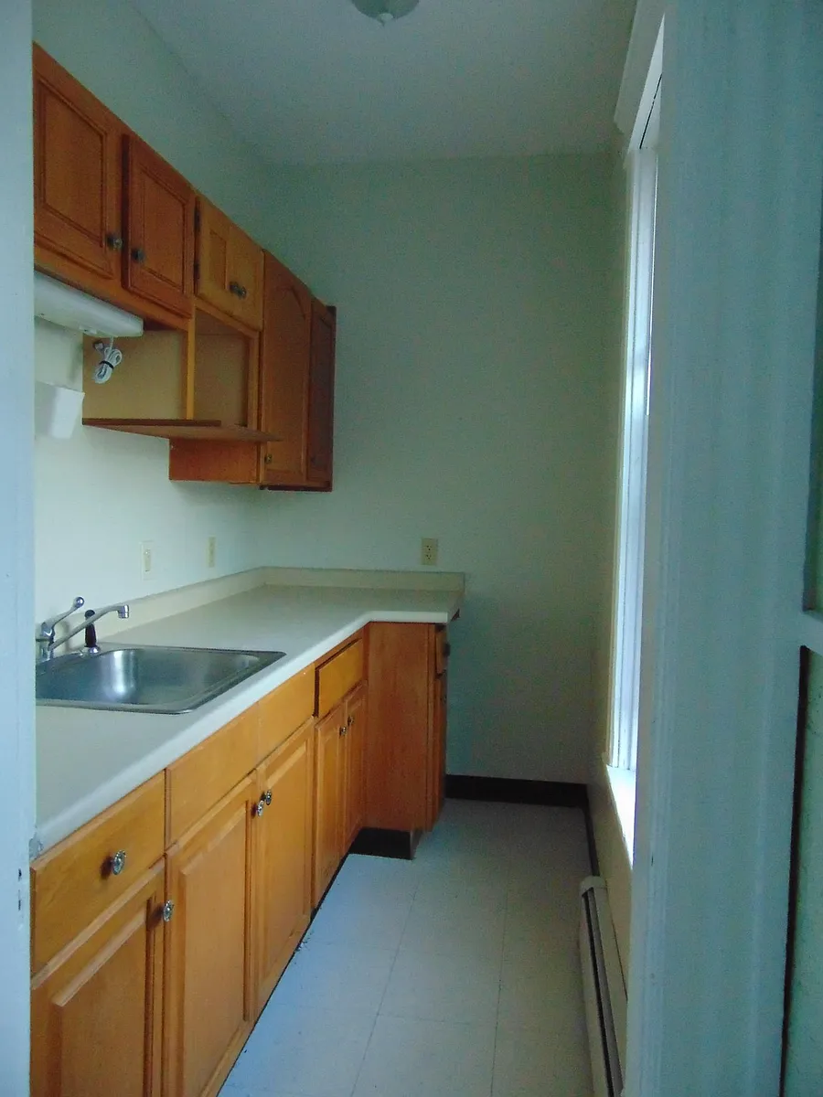 Building Photo - 32 Douglas St #2