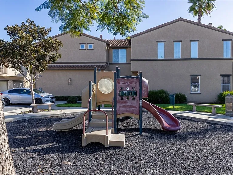 638 Sumner Way — Photo 17