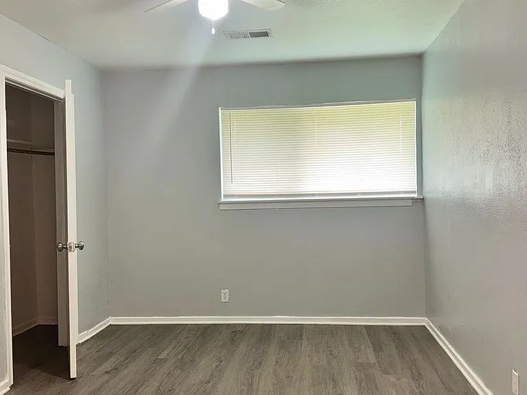 5755 Schevers St — Photo 14