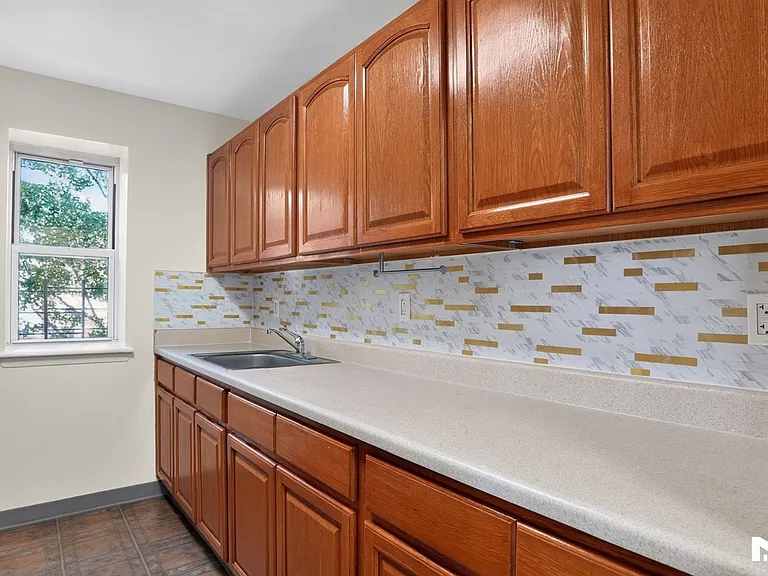 747 Essex St #3 — Photo 11