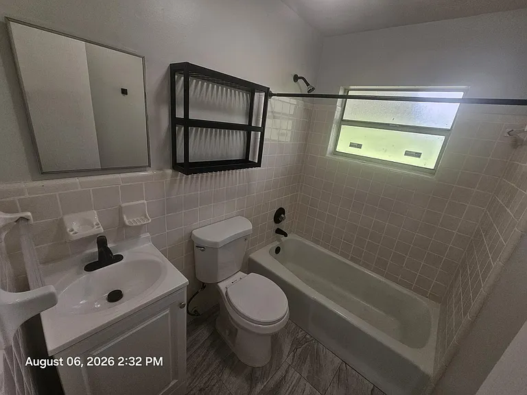 2572 Seneca Ave — Photo 11