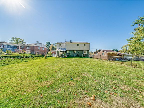 3rd image of 340 Crescent Garden Dr