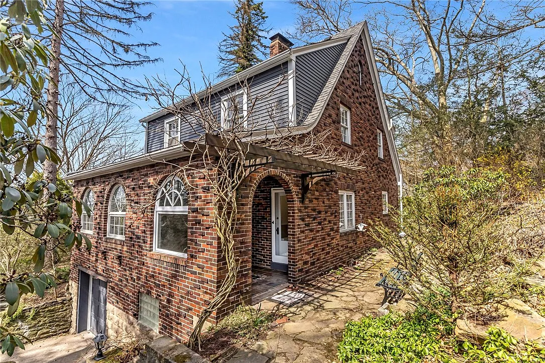 305 Woodside Rd photo 1