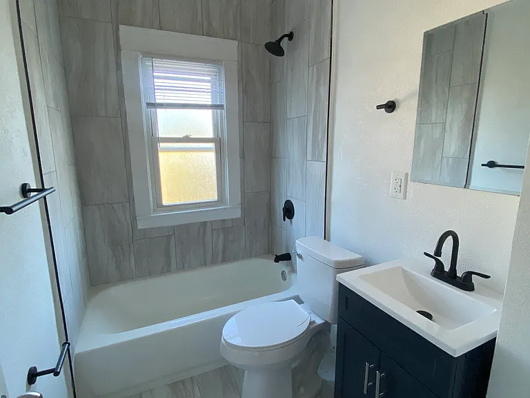 521 N 33rd St #4 — Photo 5