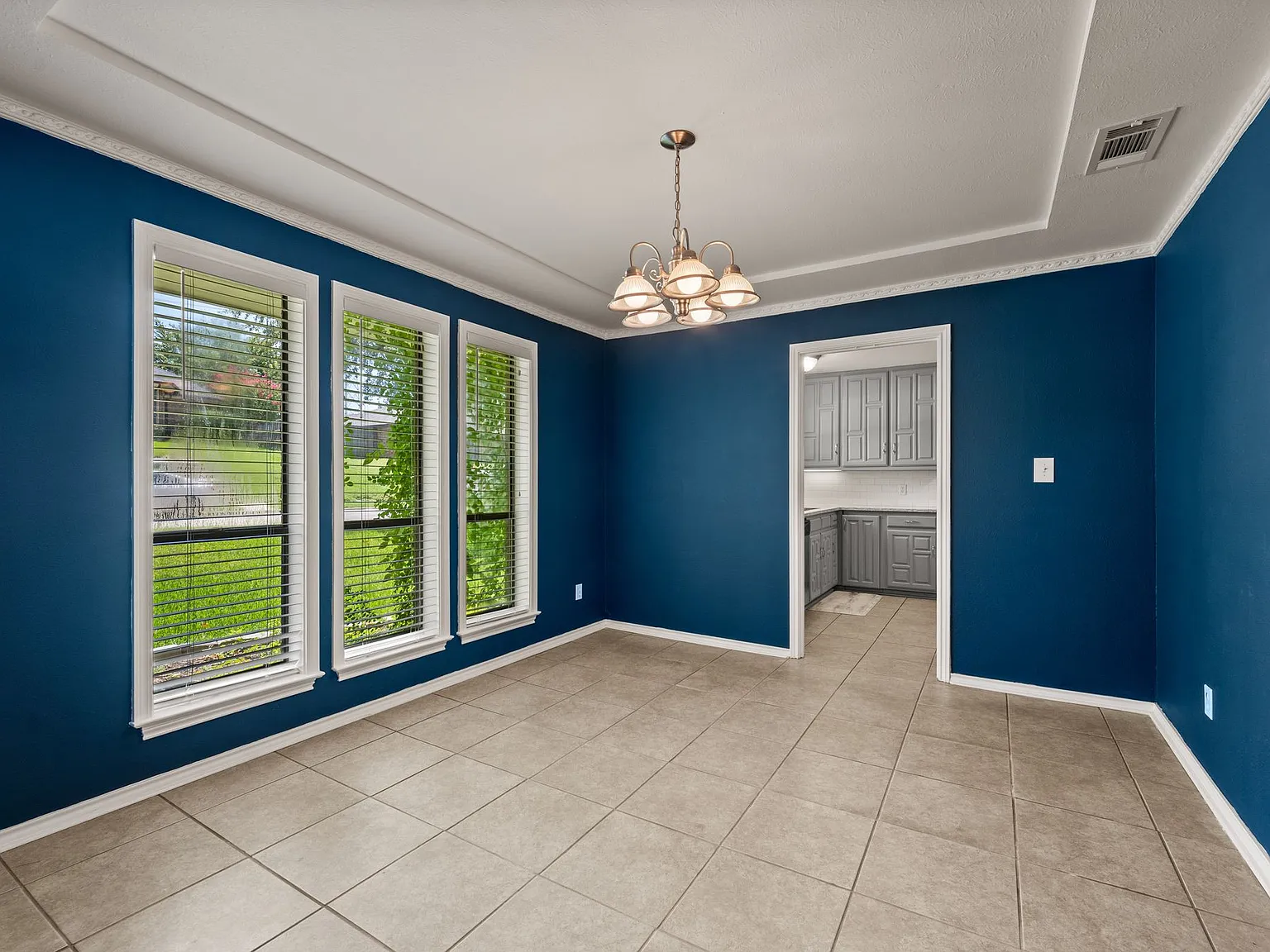 3 bed, 2073 sqft, $2,750 — Photo 4