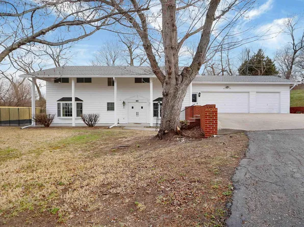 1120 W 5th St, Junction City, KS 66441