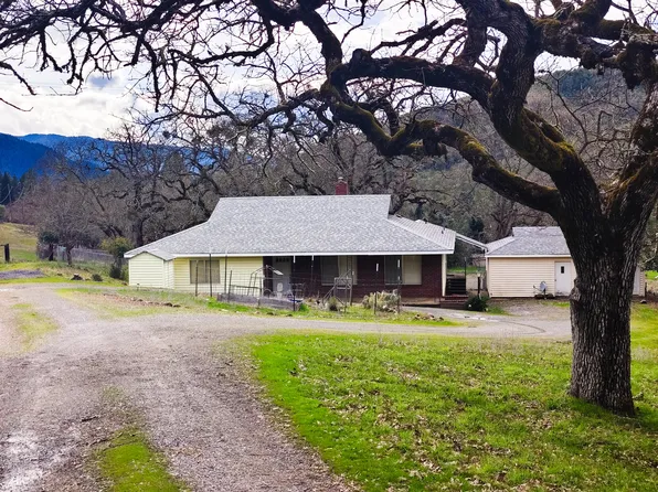 2872 Wards Creek Rd, Rogue River, OR 97537
