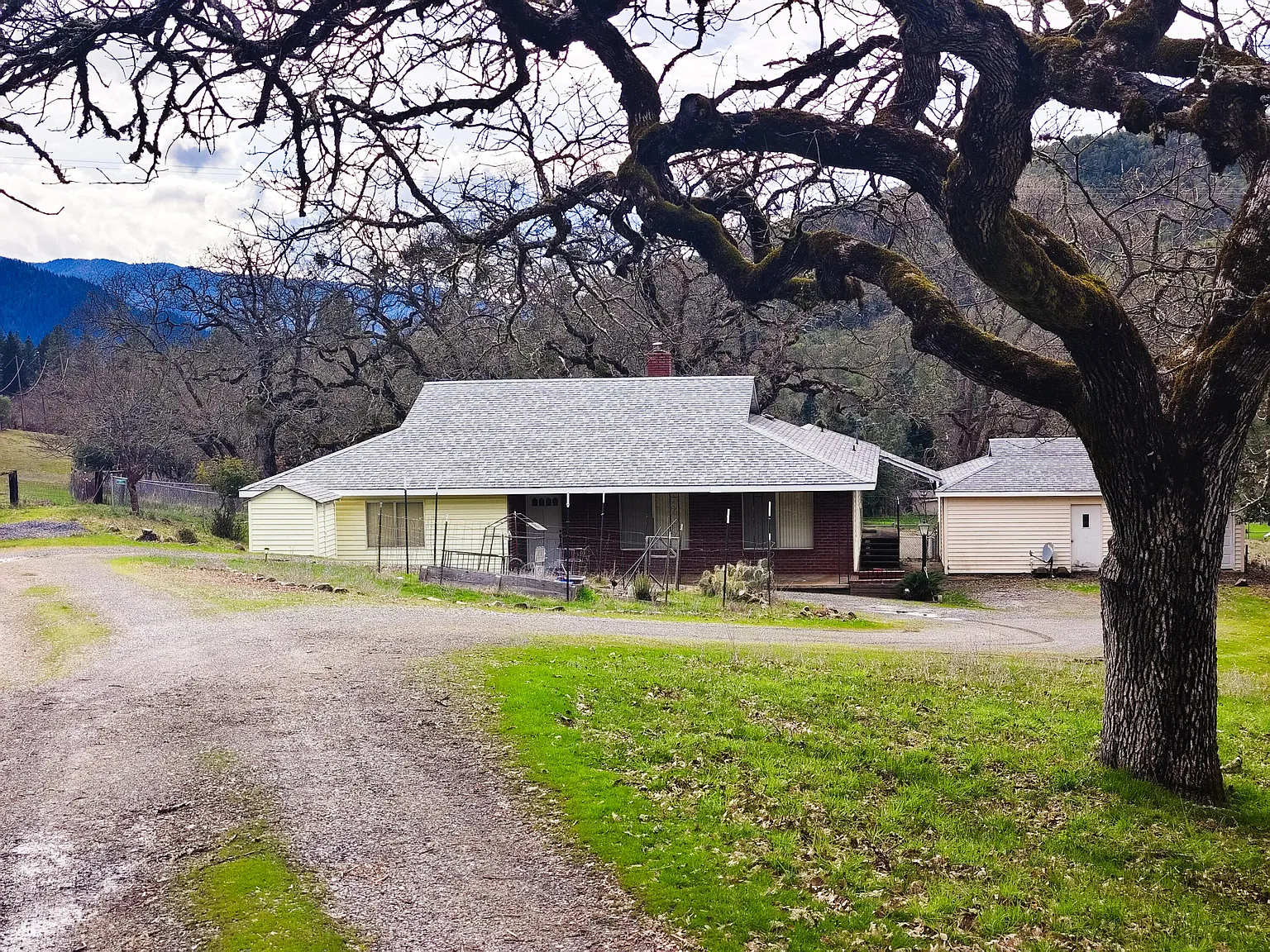 2872 Wards Creek Rd photo 1