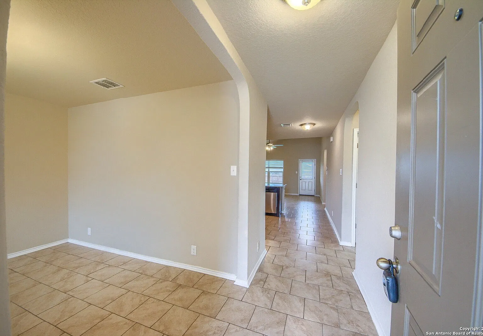 4 bed, 2.5 bath, 2324 sqft, $1,895 — Photo 2