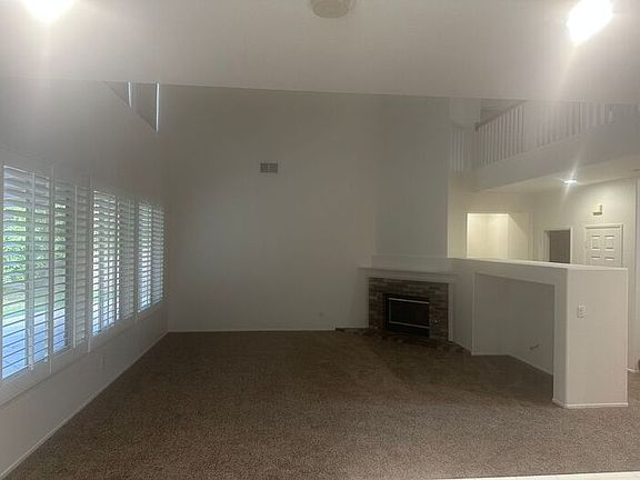 3rd image of 28105 Canyon Crest Dr