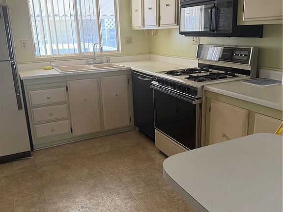 4th image of 9391 California Ave #13
