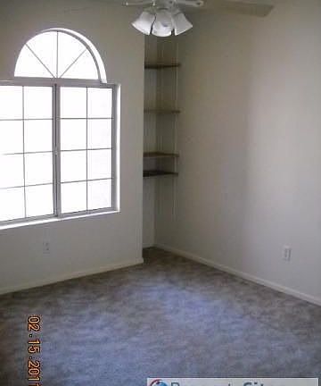 5th image of 2802 E Pontiac Dr