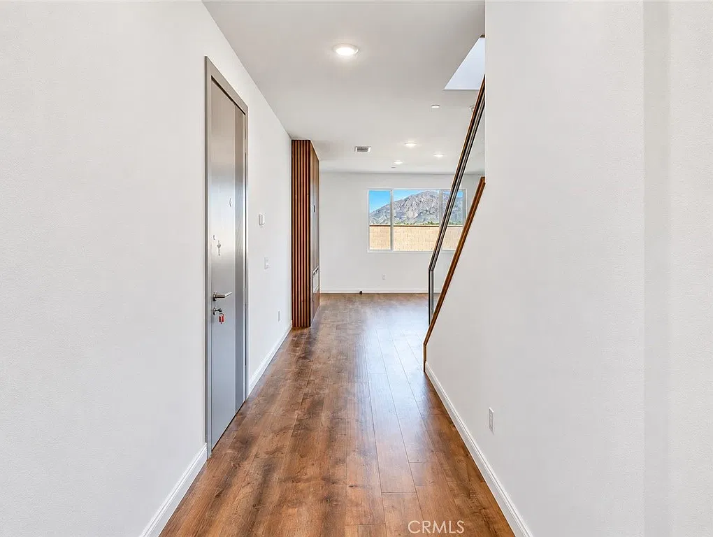 5 bed, 3.5 bath, 2553 sqft, $4,300 — Photo 4