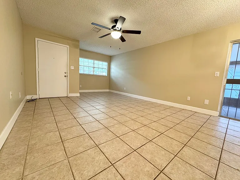 529 Hibiscus Way — Photo 3
