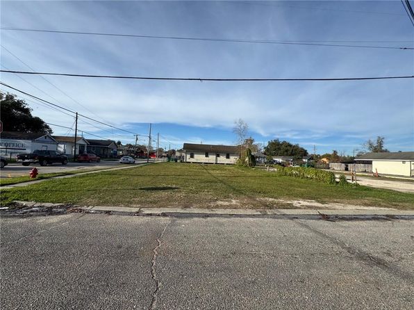 961 12th St, Gretna, LA 70053