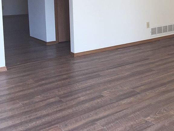 3rd image of 14 Heritage Pl #14