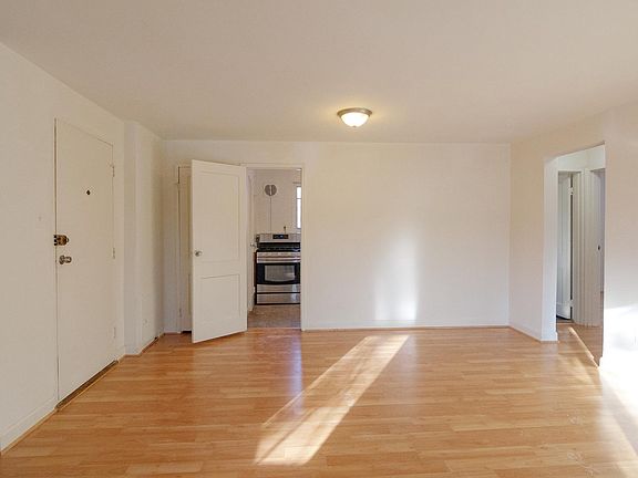 4th image of 10405 Montrose Ave APT 1