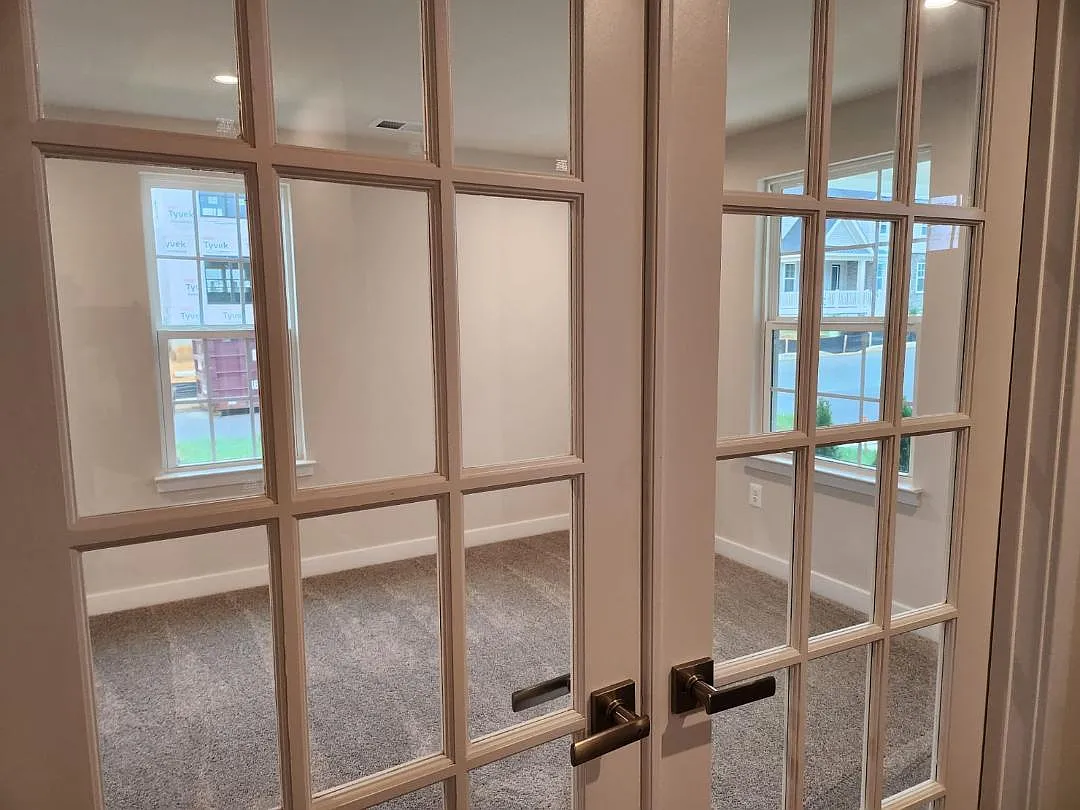 3 bed, 2300 sqft, $2,900 — Photo 2