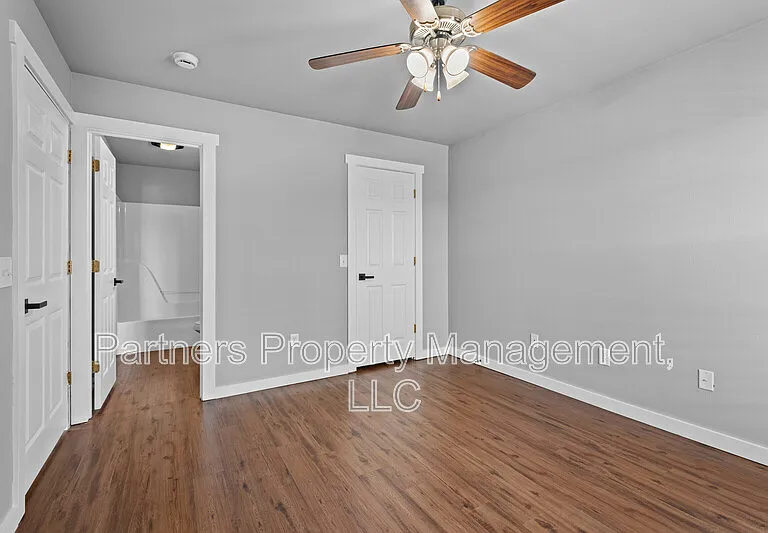 825 N Leverett Ave #2 — Photo 16