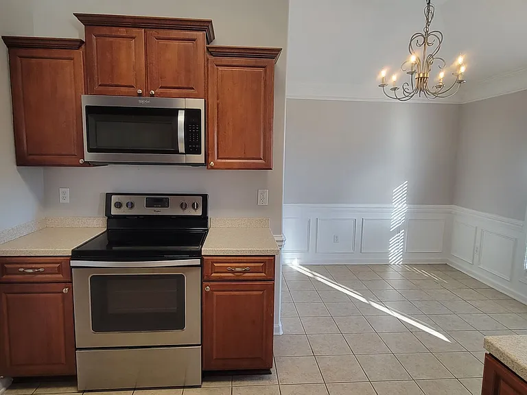 194 Romie Dr — Photo 22