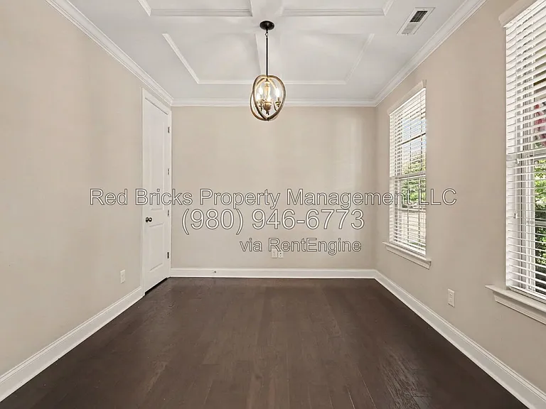 145 Barclay Dr — Photo 12