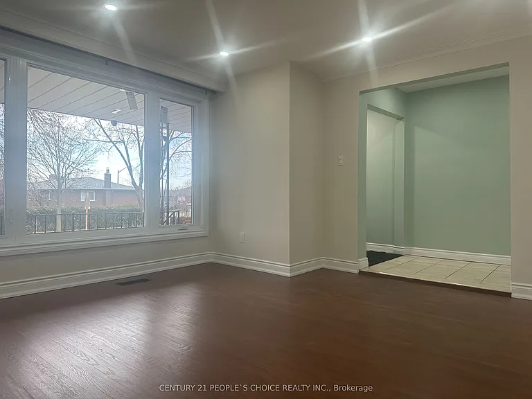 7490 Middleshire Dr — Photo 9