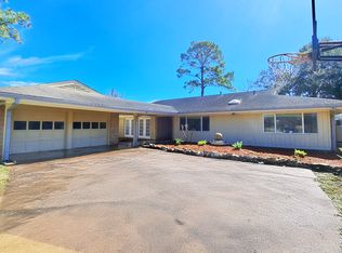 719 Shady River Rd, La Porte, TX 77571