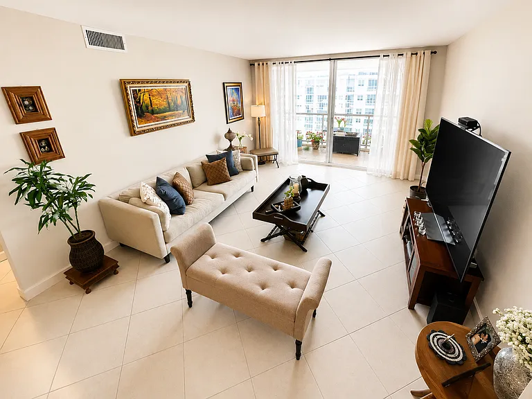 5600 Collins Ave #17U — Photo 2