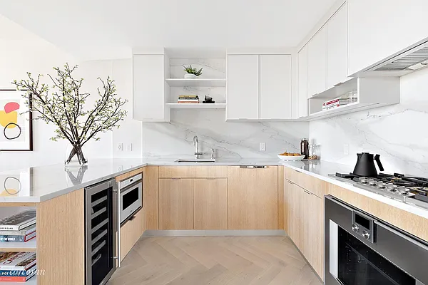 Sold by Corcoran | media 24