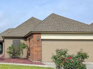 9042 Crosslake Dr, Baton Rouge, LA 70810