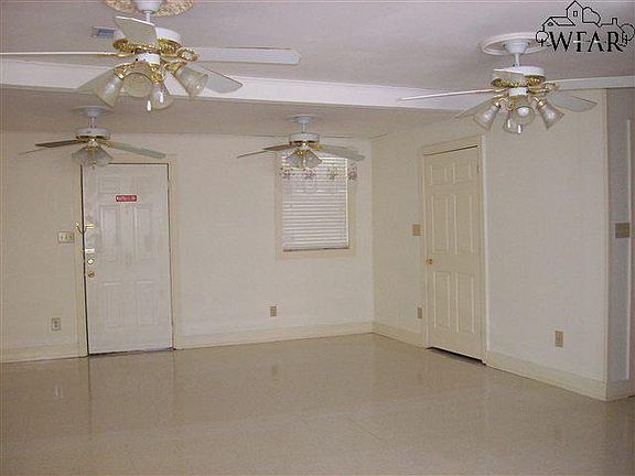 5th image of 1010 Wesley Dr