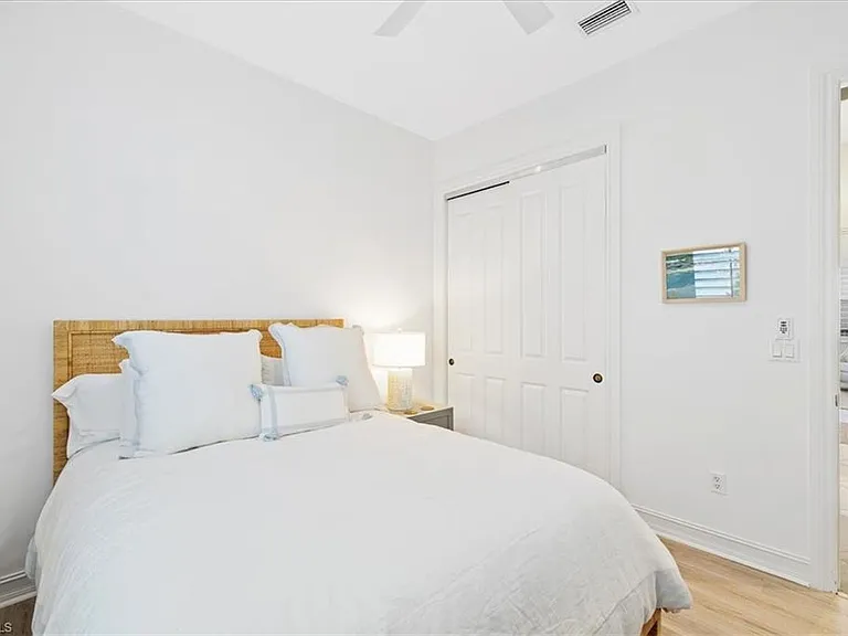 7831 Valencia Ct — Photo 36