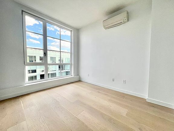 4th image of 37-21 32nd St Penthouse 6