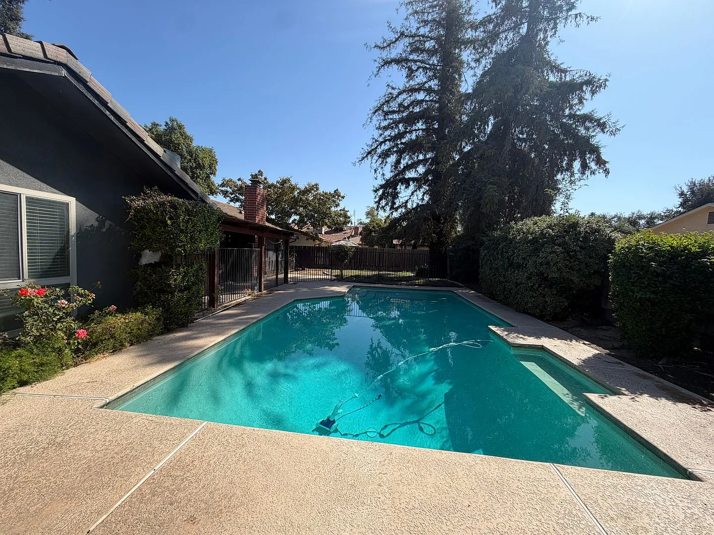 Nice home for rent in Visalia with a pool! — Photo 4