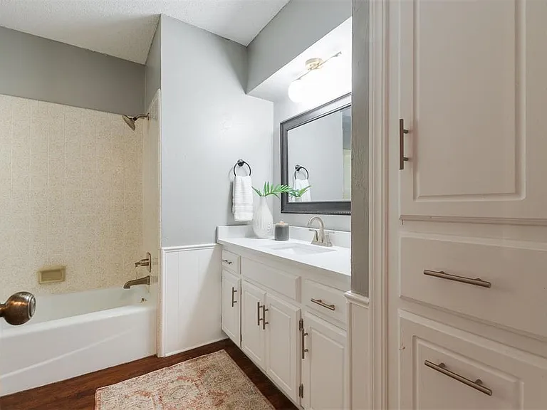 320 Elwood Dr — Photo 24