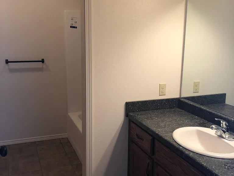107 Ashley Dr — Photo 8