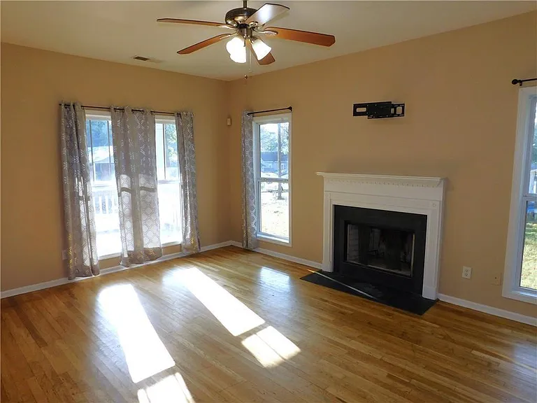 1005 Linam St SE — Photo 6
