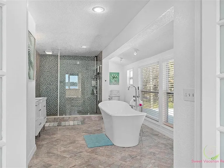 14182 Lake Mary Jane Rd — Photo 29