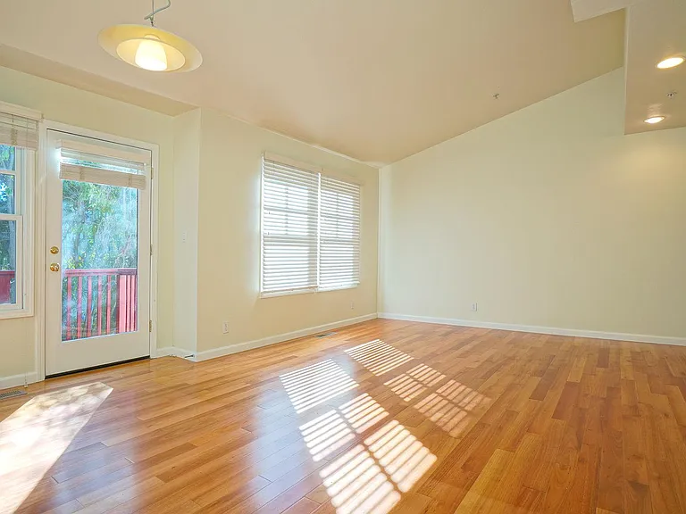 558 Driscoll Pl — Photo 8