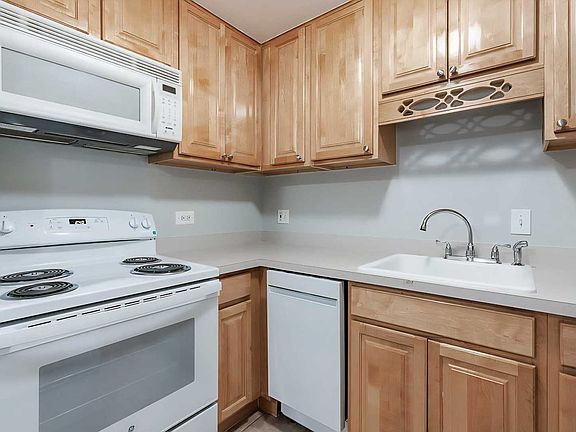 5th image of 310 Lathrop Ave APT 307