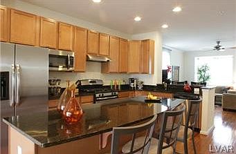 5th image of 19 White Rose Ln